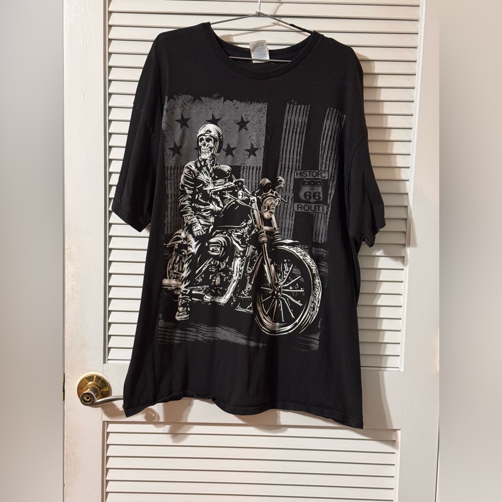 Delta Black Motorcycle Graphic Men's T-Shirt